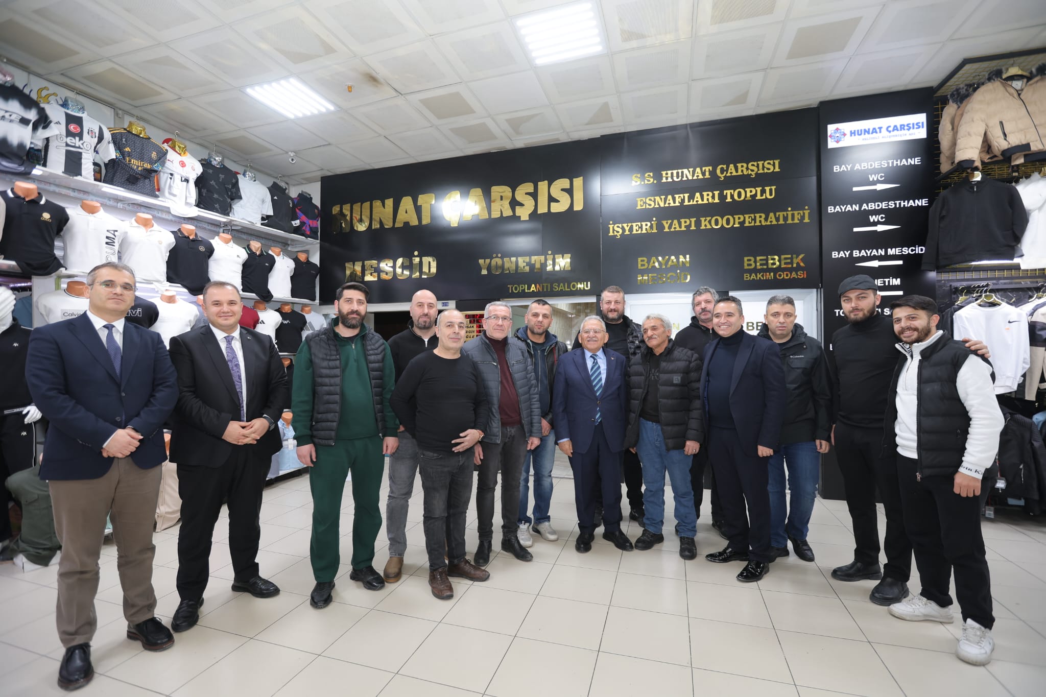 Başkan Büyükkılıç, esnaf ve vatandaşlar tarafından ilgiyle karşılandı. 