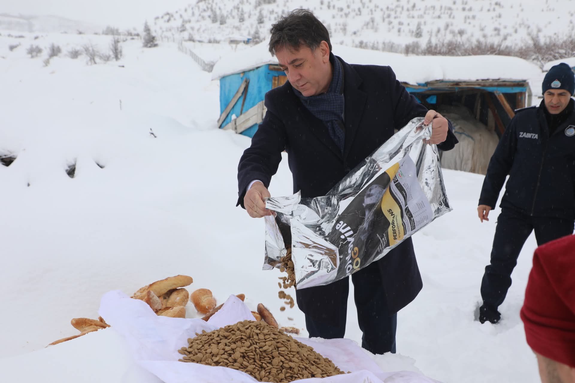 Soğuk Kış Günlerinde Can Dostlara Destek