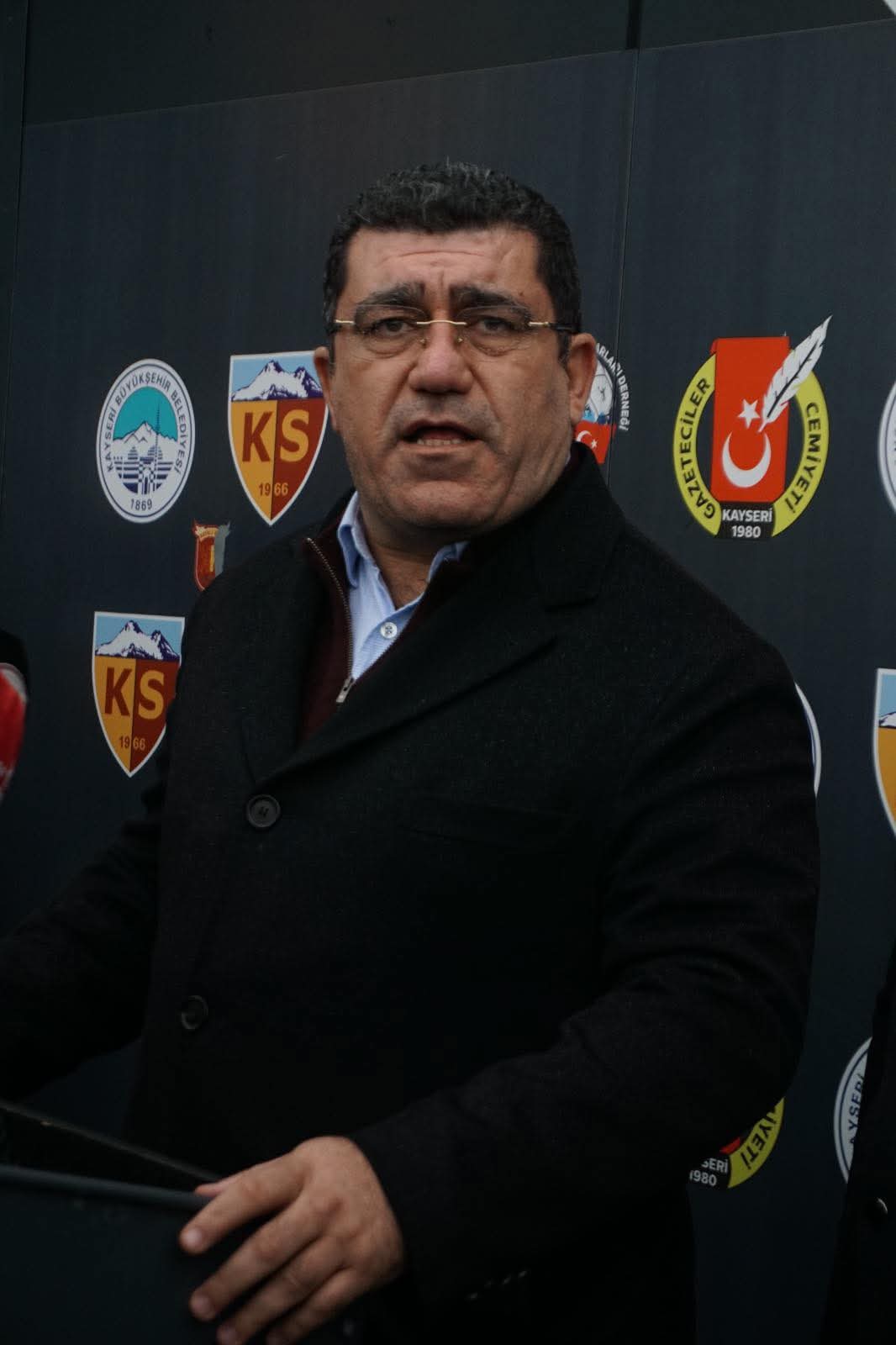 Açıkalın: “Evimizde Beklemediğimiz Bir Kayıp Yaşadık”  Kayserispor Başkanı Nurettin Açıkalın, RAMS Başakşehir karşısında alınan 3-0’lık mağlubiyetin ardından yaptığı açıklamada büyük üzüntü yaşadıklarını söyledi. Açıkalın, “Evimizde mutlak galibiyet bekli
