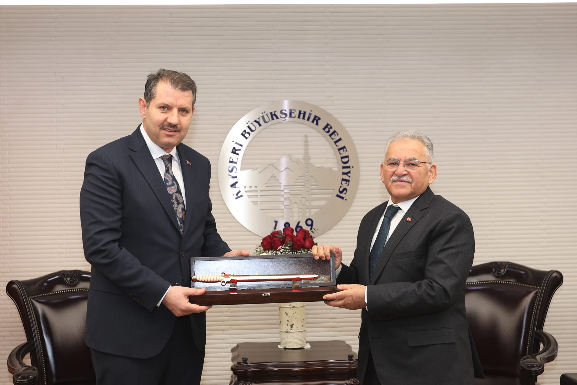 BÜYÜKKILIÇ’I ZİYARET EDEN BAKAN YARDIMCISI AYHAN: “KAYSERİ AKLI TÜRKİYE’YE ÖRNEK”