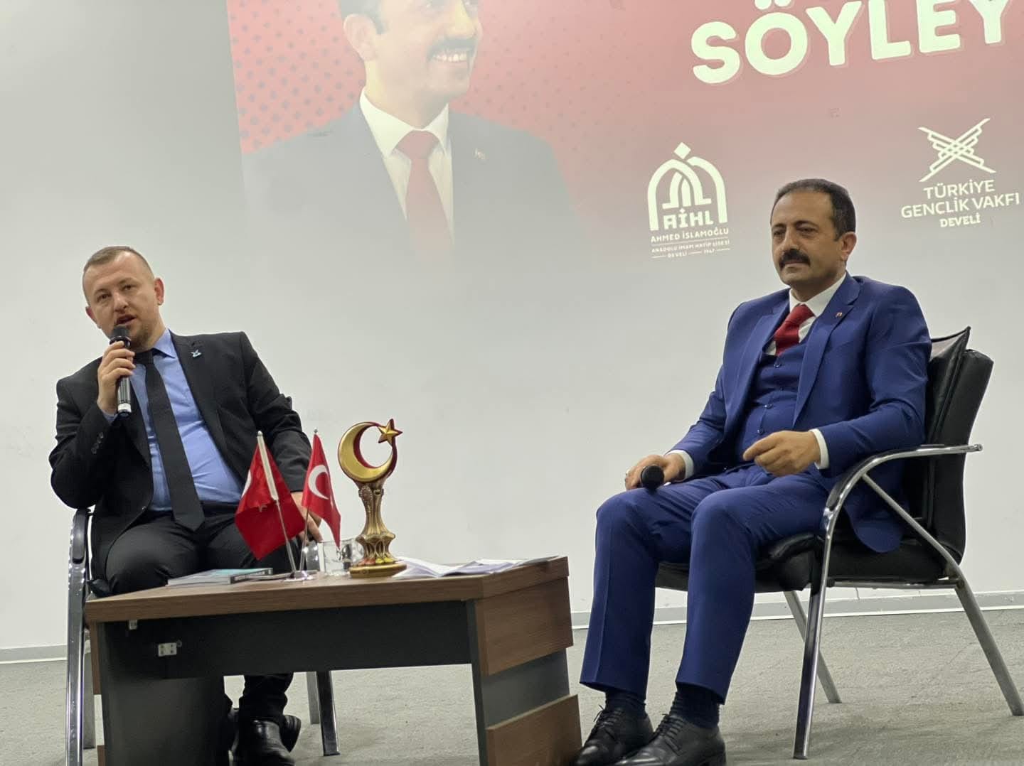 Avşar: “Gençlerle Bir Araya Gelmek, Gelecekle Buluşmaktır”
