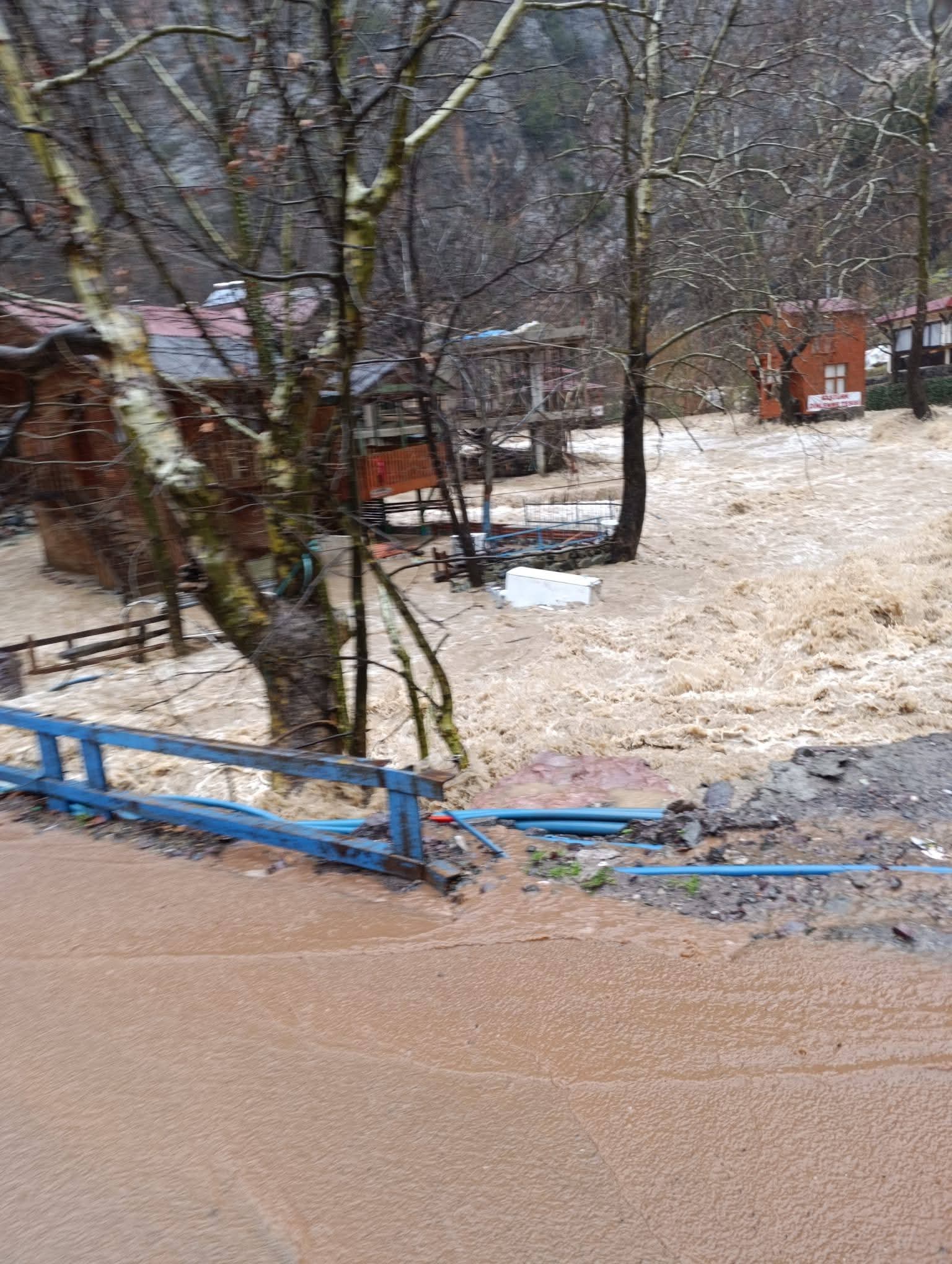 Yahyalı Kaymakamı İbrahim Gültekin Sel Bölgesinde İncelemelerde Bulundu