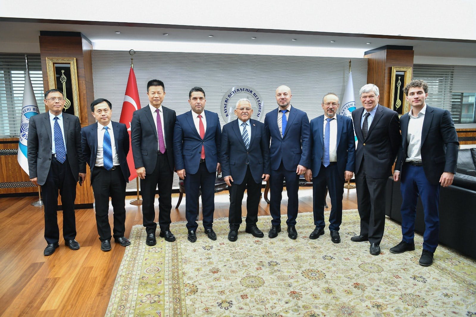 BAŞKAN BÜYÜKKILIÇ, YERLİ VE YABANCI YATIRIMCILARI AĞIRLADI