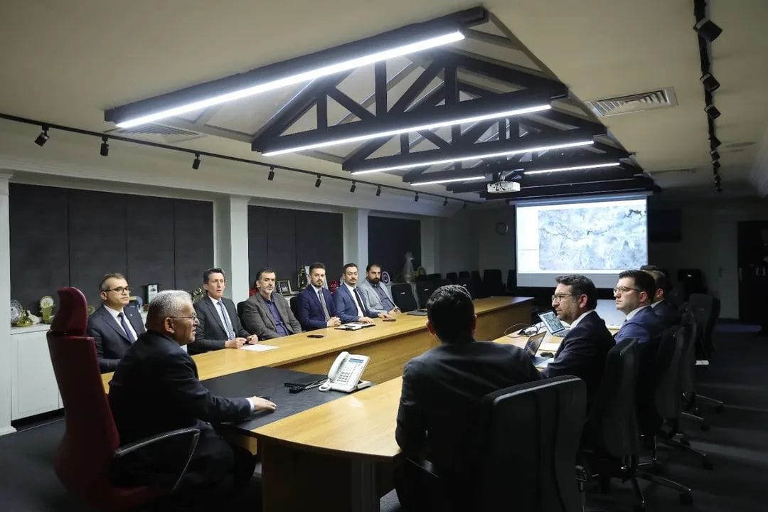 Memduh Büyükkılıç başkanlığında Kayseri’nin ulaşım projelerine ilişkin kapsamlı bir toplantı gerçekleştirildi.