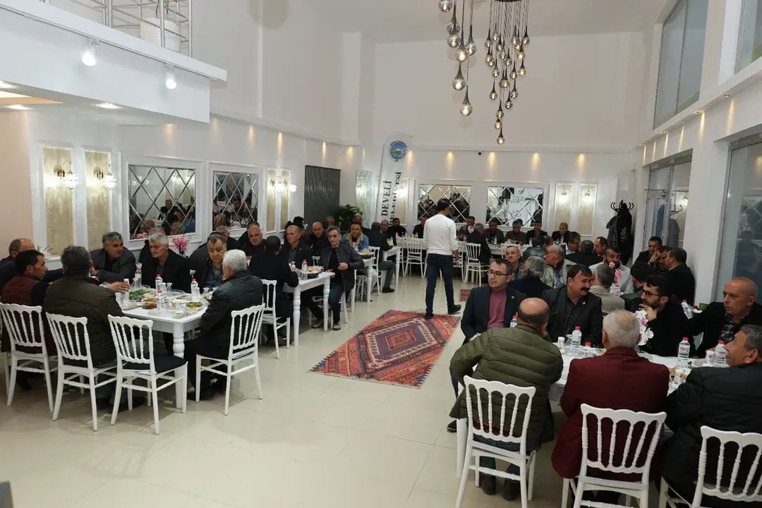 Adem Şengül’ün ev sahipliğinde düzenlenen iftar programında, 